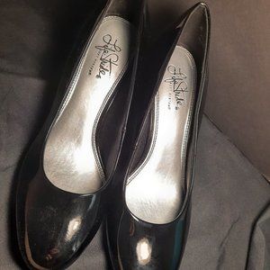 Life Stride black heels size 9
